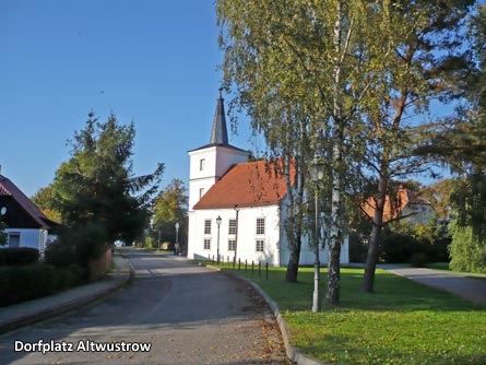 Dorfplatz Altwustrow