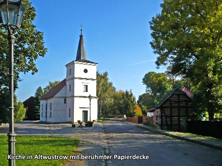 Kirche Altwustrow mit berühmter Papierdecke