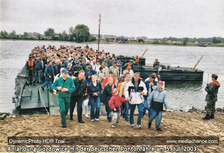 Anlandung Gozdowice mit der deutschen Pontonfähre am 5. Juli 2003