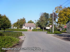 zum Dorfplatz